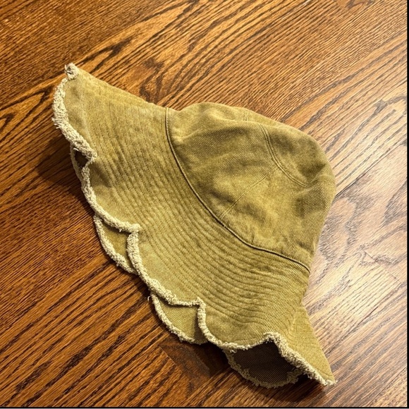 New Urban Outfitters Scalloped Bucket Hat One Size - Picture 5 of 7